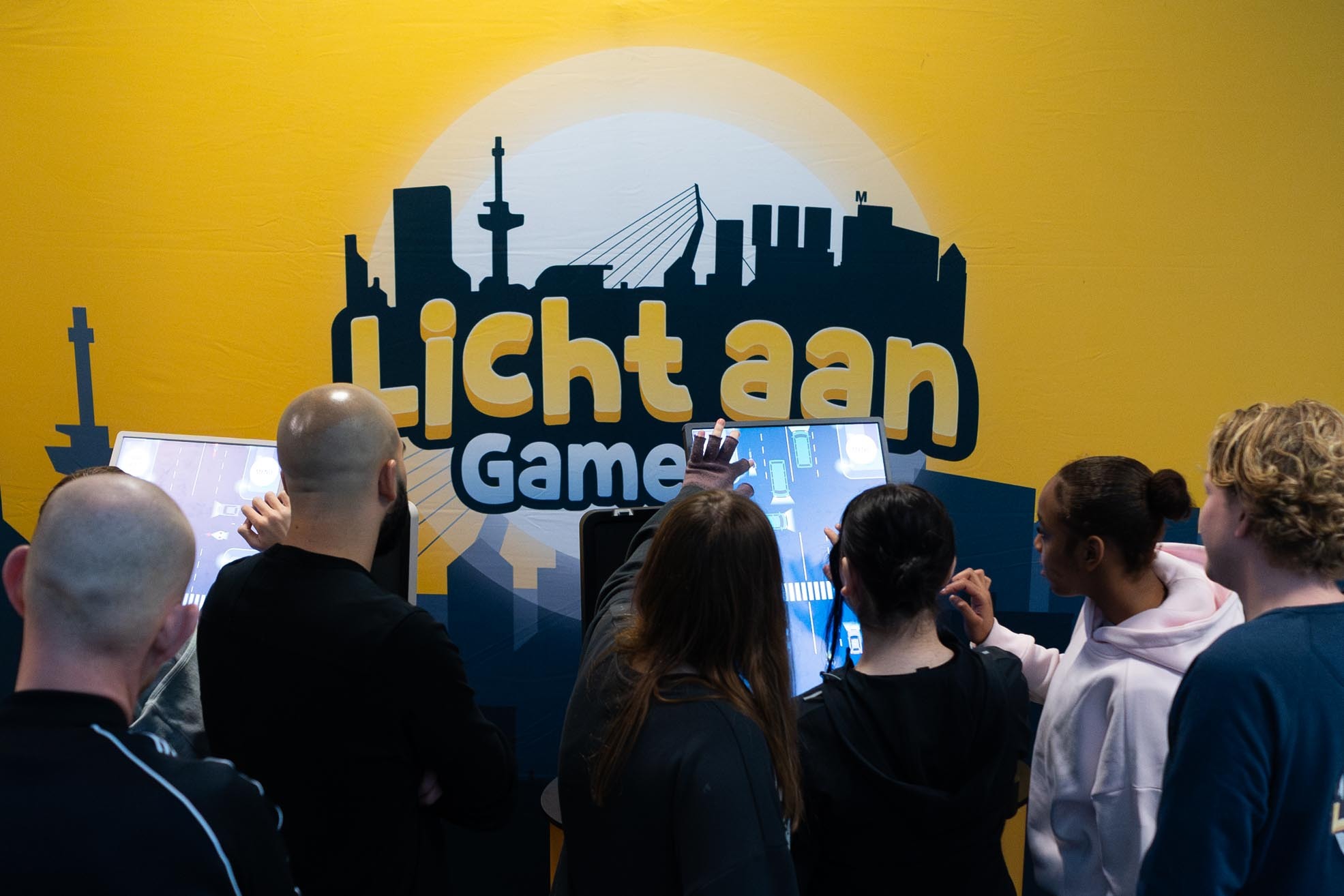 Leerlingen van Accent Praktijkonderwijs Centrum spelen Licht aan, game on!