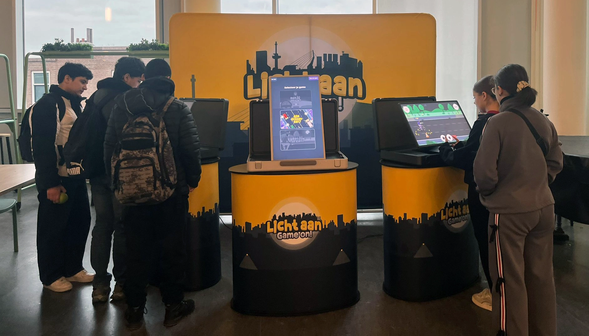 Leerlingen van De Hef spelen Licht aan, game on!