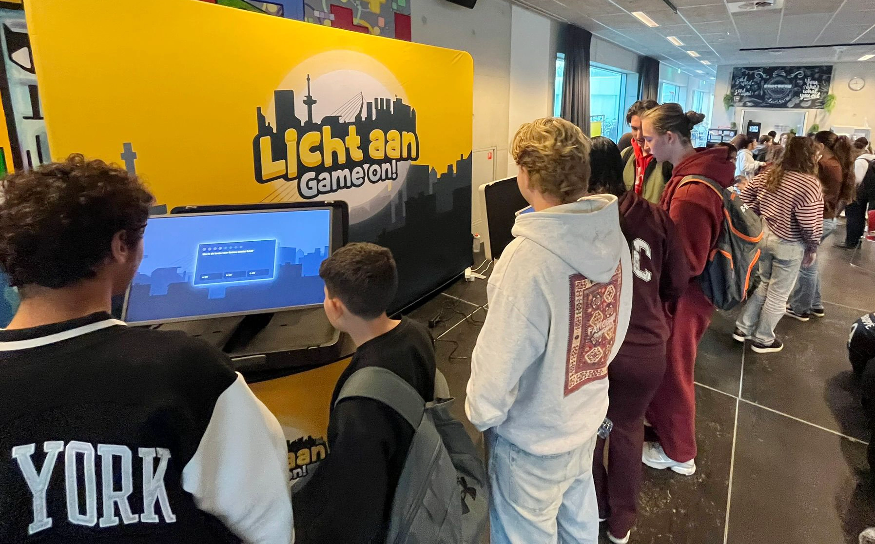 Leerlingen van het Einstein Lyceum spelen Licht aan, game on!