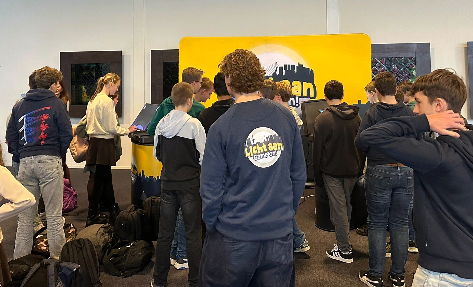 Leerlingen Guido de Bres spelen Licht aan, game on!