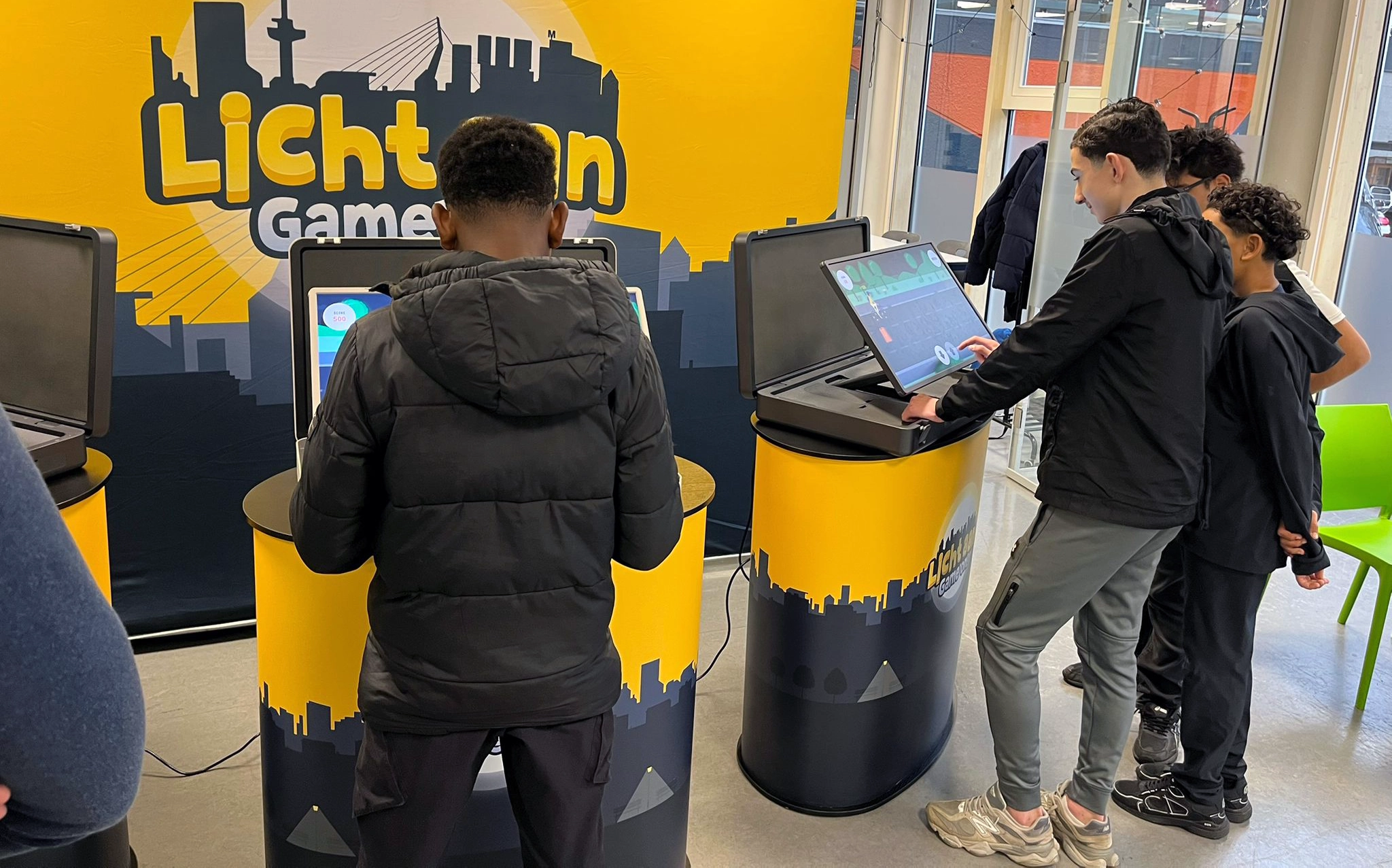 Leerlingen Mavo Centraal spelen Licht aan, game on!